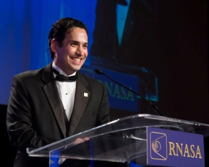 RNASA Chairman Rodolfo Gonz&aacute;lez thanks sponsors.